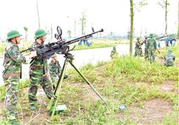 Trên thao trường huấn luyện diễn tập khu vực phòng thủ thành phố Từ Sơn